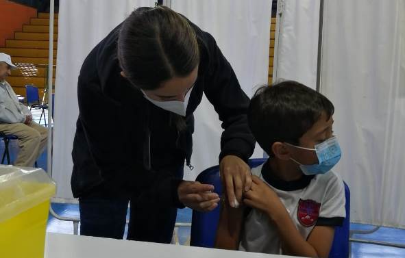 Hospital de Graneros realiza despliegue territorial para inmunizar contra la influenza