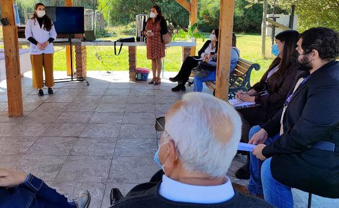 Directivos y comunidad del Hospital de Graneros conocen experiencia de proyecto de conservación