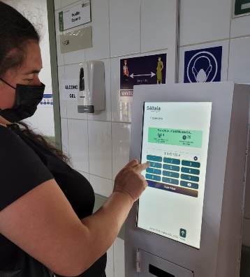 Farmacia HSC implementa tótem para gestión de entrega de medicamentos