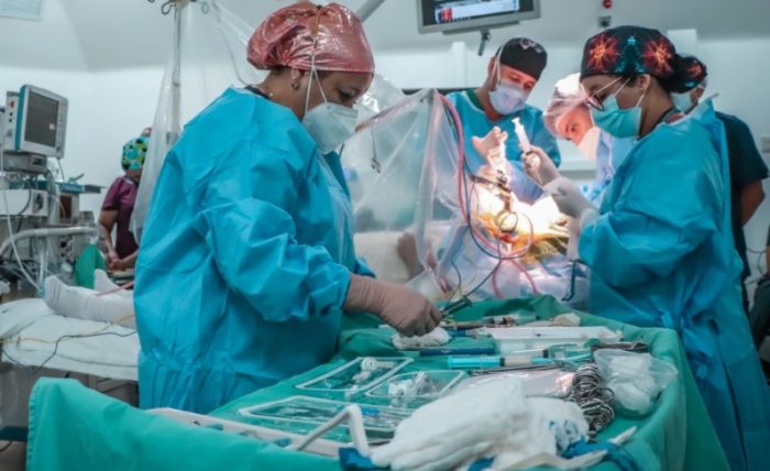 Exitoso programa de cirugías a pacientes con Parkinson culminó segundo proceso de intervenciones en el HRLBO