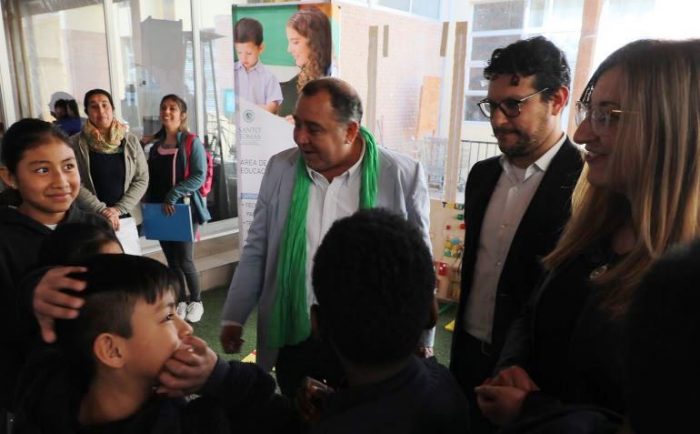 Convenio impulsado por alcalde Segovia permitirá que alumnos de colegios de Graneros refuercen aprendizaje con tutores