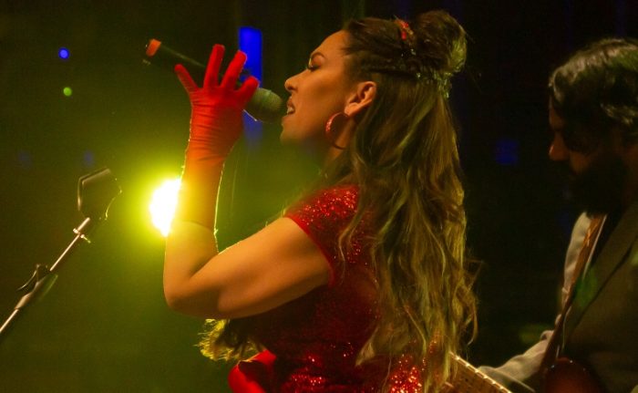 Cantante rancagüina Maka Meléndez ha sido la voz del jingle oficial del Festival de Viña del Mar por más de una década