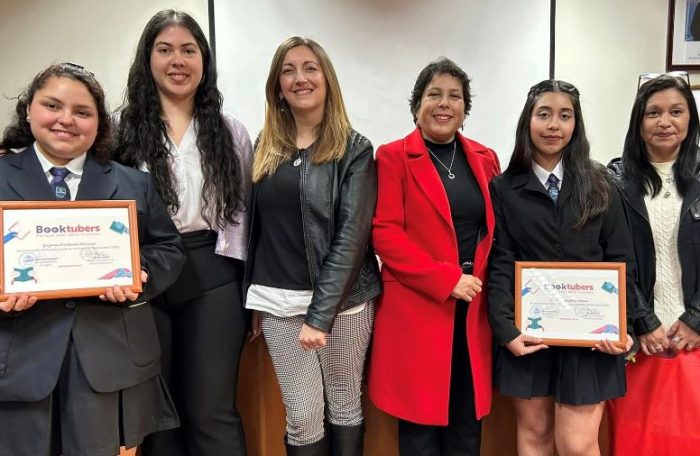 Ministerio de Educación invita a los estudiantes a celebrar el Mes del Libro convirtiéndose en un booktuber