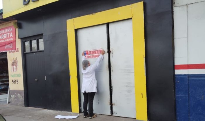 SEREMI Salud prohíbe funcionamiento a local de sushi en Santa Cruz