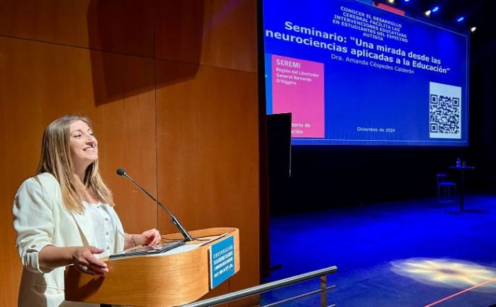 Mas de 600 docentes y profesionales de la Educación participan de Seminario dictado por la Neurosiquiatra Infantojuvenil Amanda Céspedes