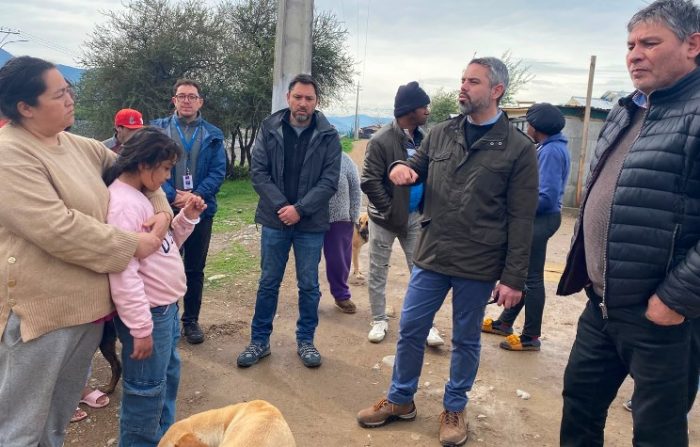 MINVU refuerza acciones preventivas en Campamento California ante posible crecida del río Cachapoal