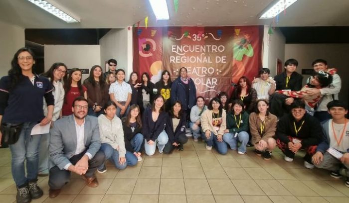 Con pasacalles cultural y 18 colegios se dio inicio al 35° Encuentro Regional de Teatro Escolar en Pichilemu