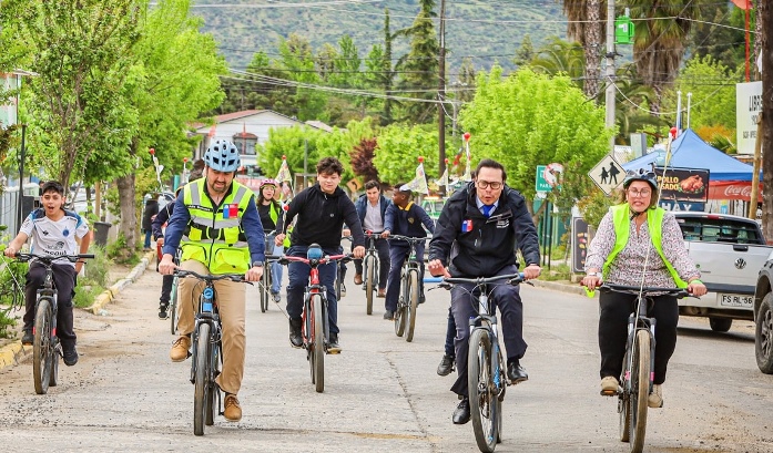 Feria Bicicletearte reúne en Pichidegua a 200 estudiantes de O’Higgins y celebra los 10 años de Cecrea